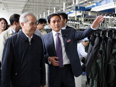 西服厂家加工一套西服要多少钱?