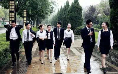 银行工作服一年发几套？什么款式5
